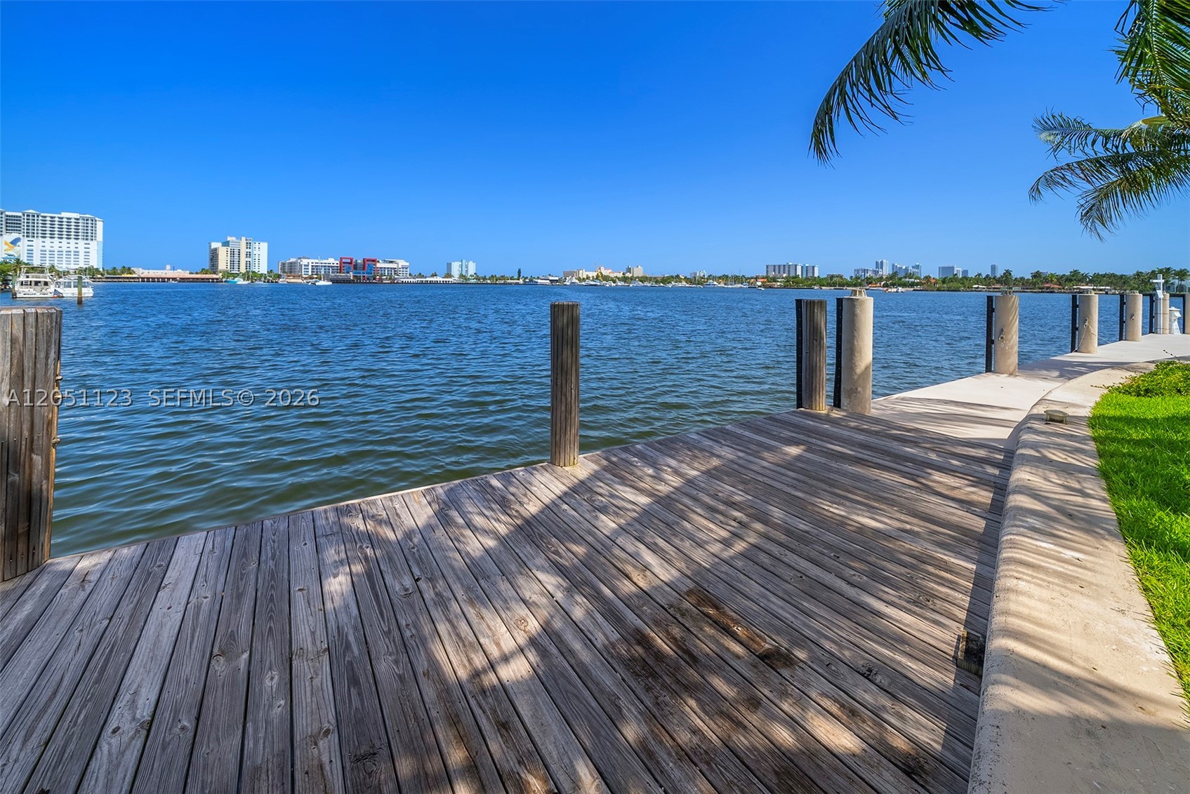 900 N Northlake Dr, Hollywood FL 33019