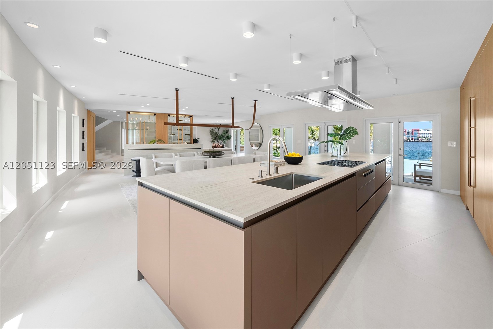 900 N Northlake Dr, Hollywood FL 33019
