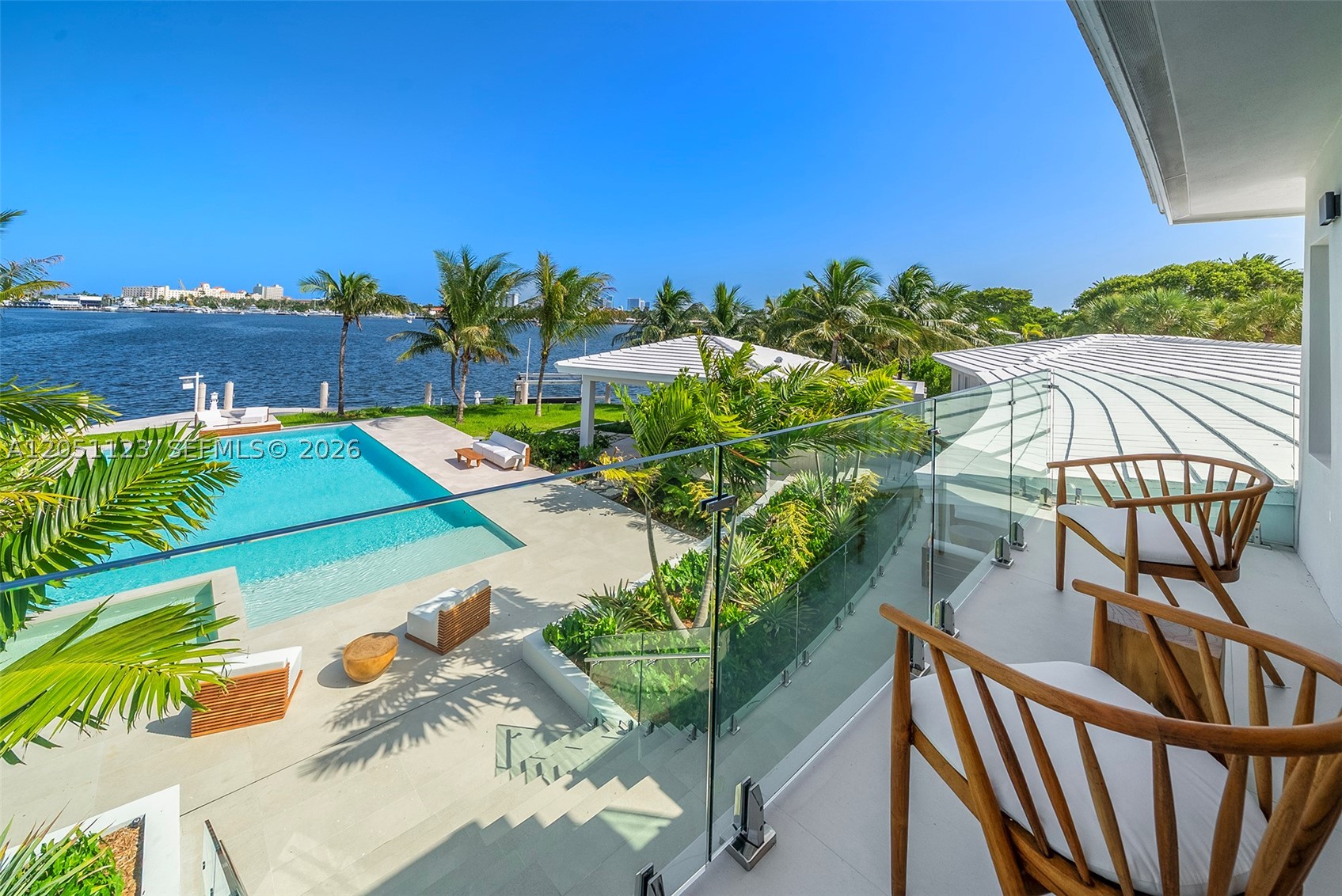 900 N Northlake Dr, Hollywood FL 33019