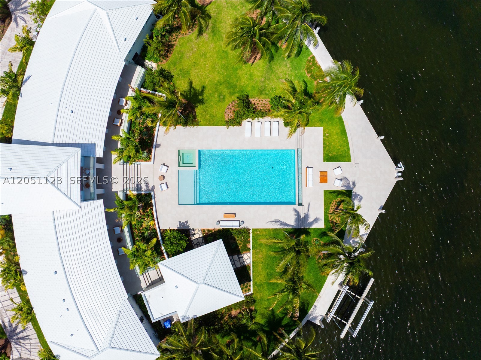 900 N Northlake Dr, Hollywood FL 33019