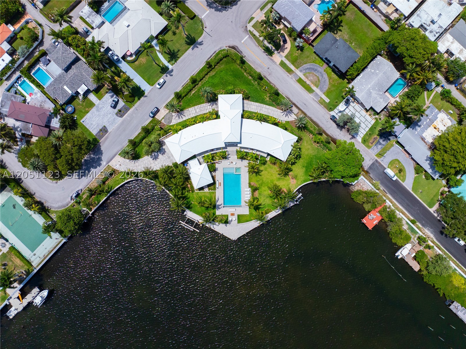 900 N Northlake Dr, Hollywood FL 33019
