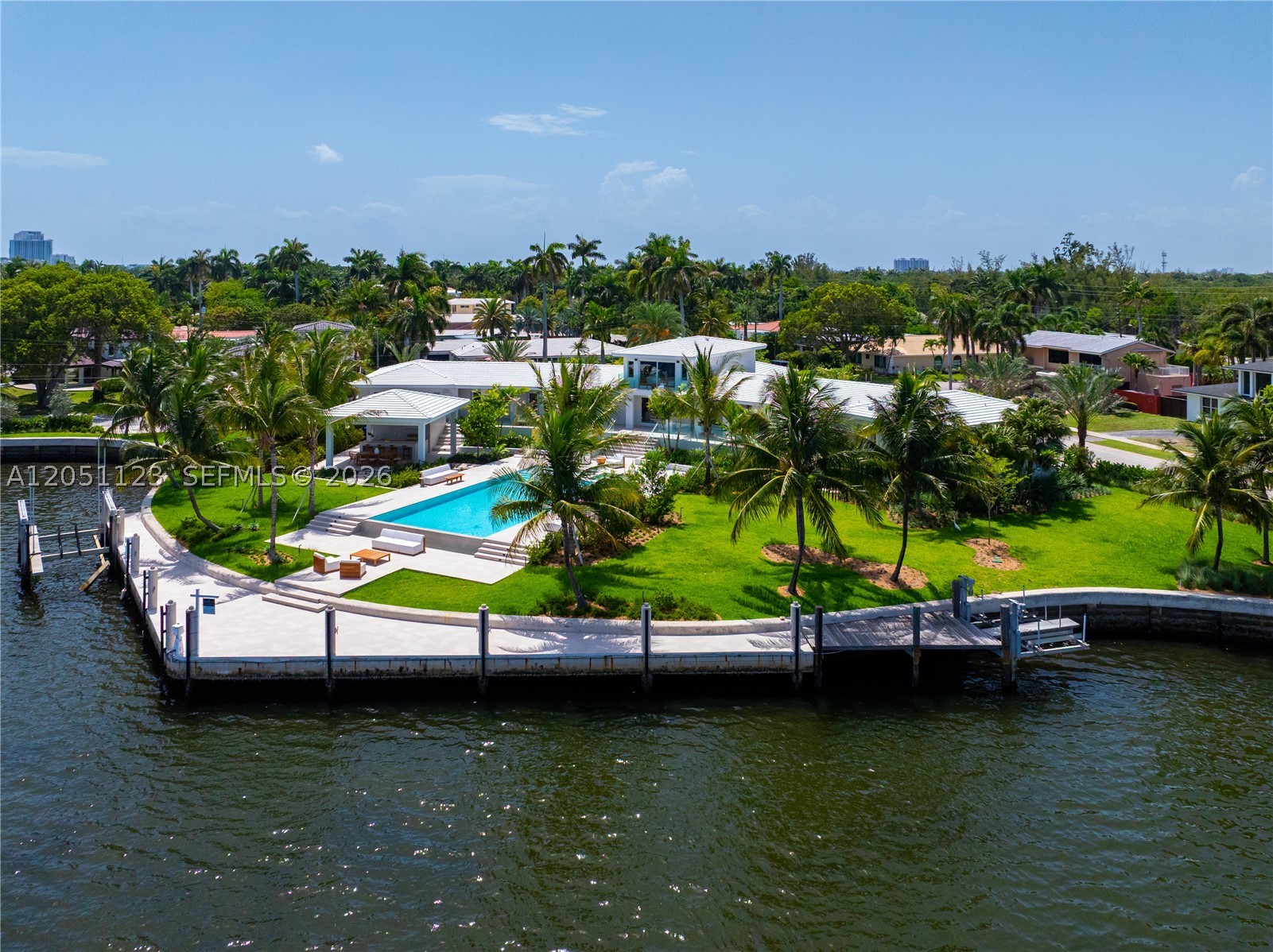 900 N Northlake Dr, Hollywood FL 33019