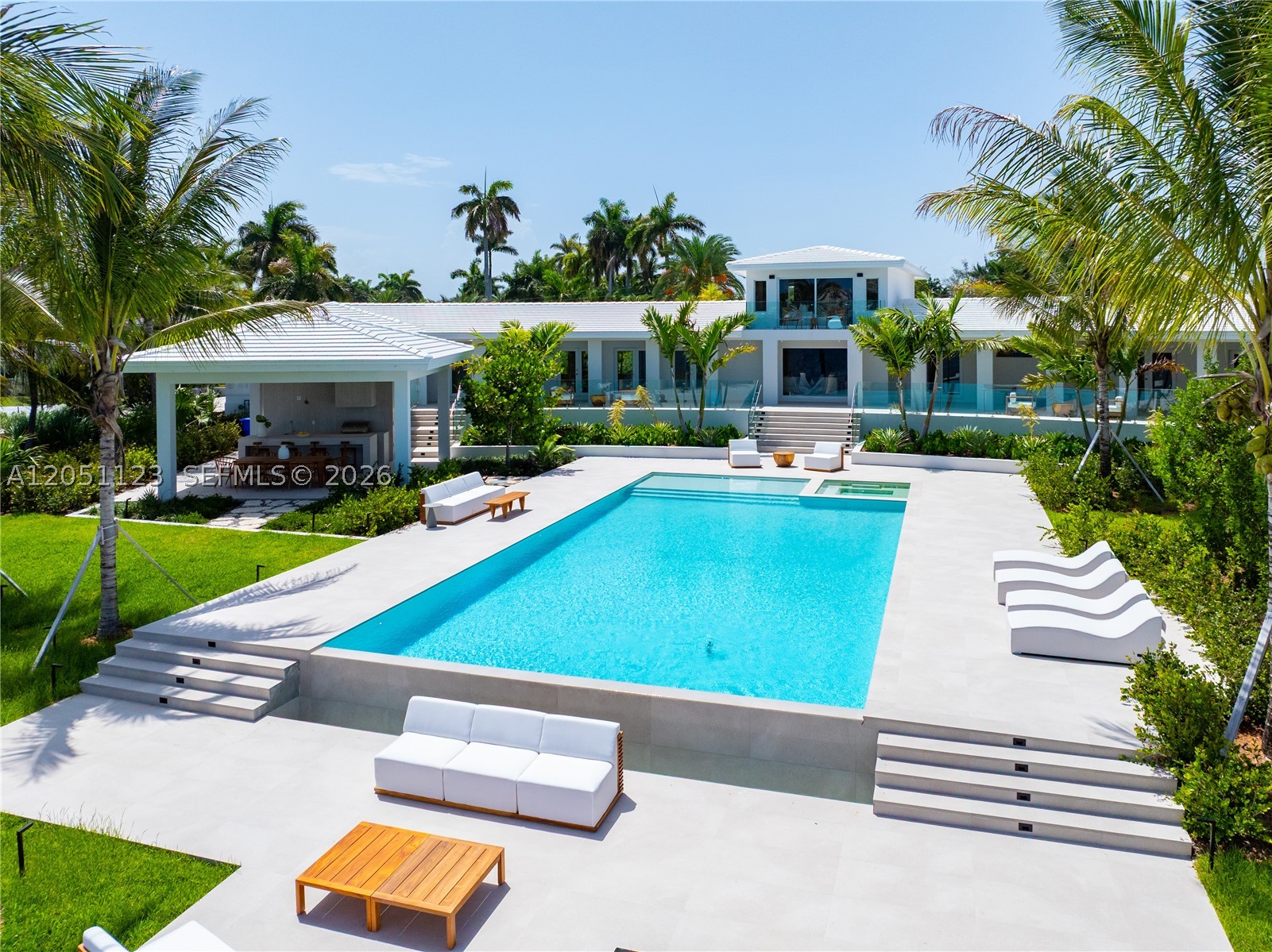 900 N Northlake Dr, Hollywood FL 33019