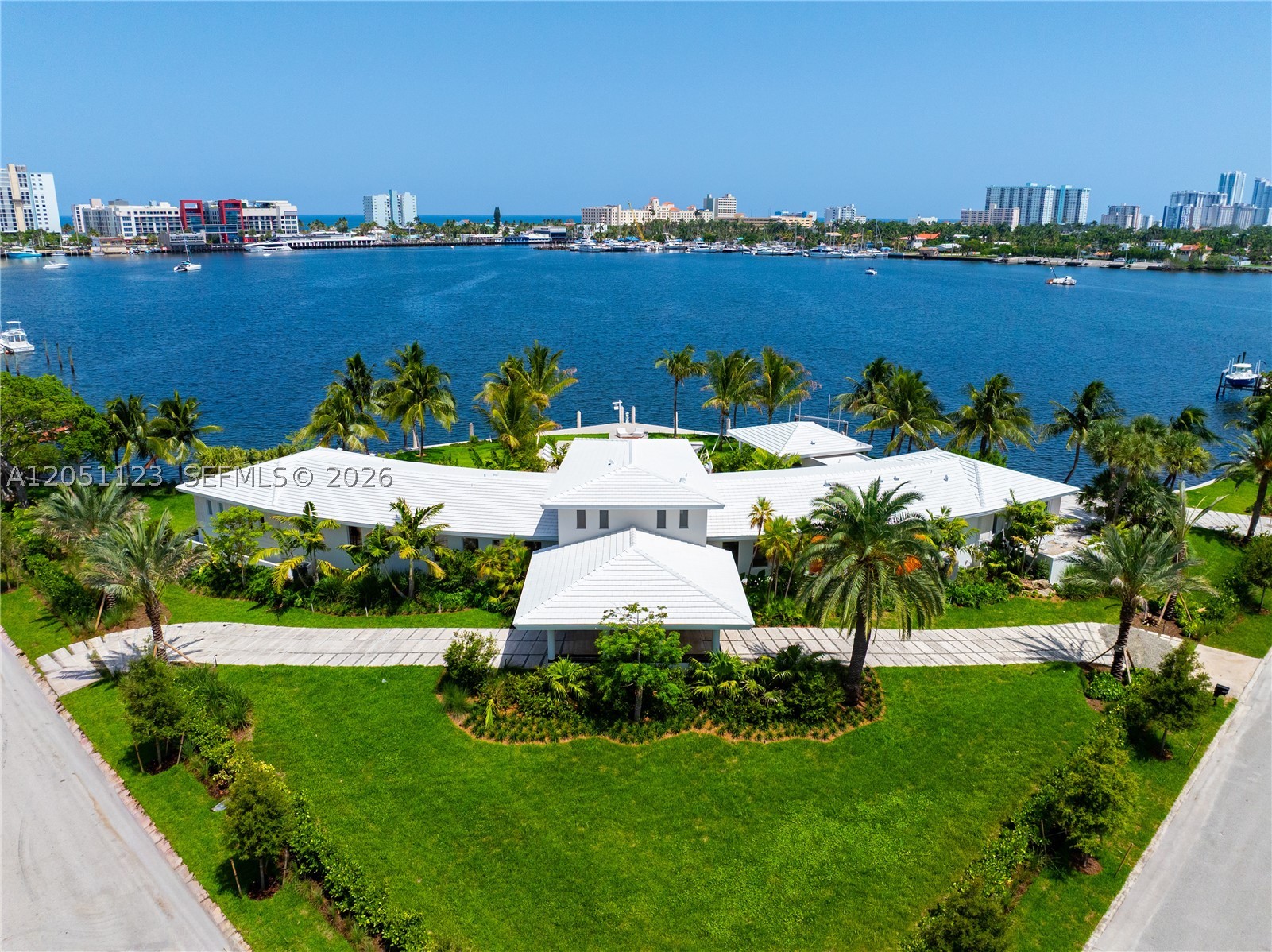 900 N Northlake Dr, Hollywood FL 33019
