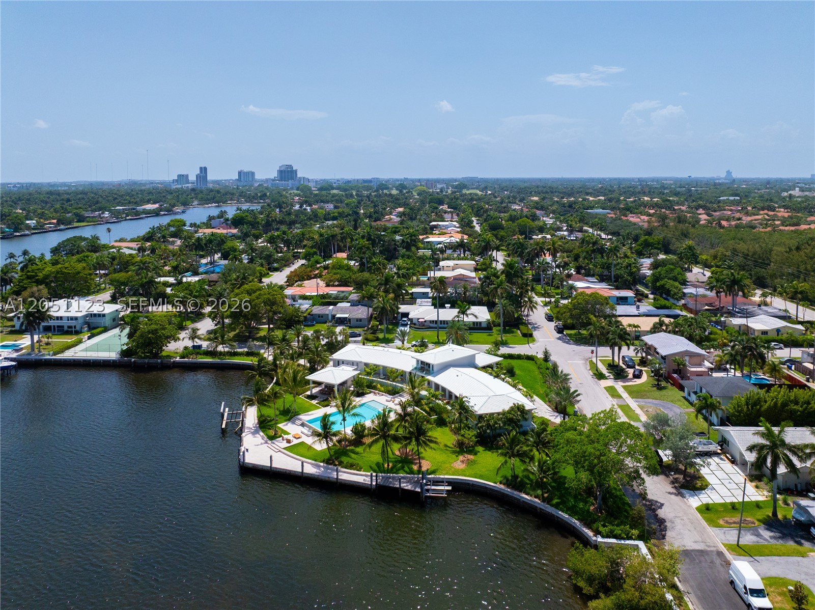 900 N Northlake Dr, Hollywood FL 33019