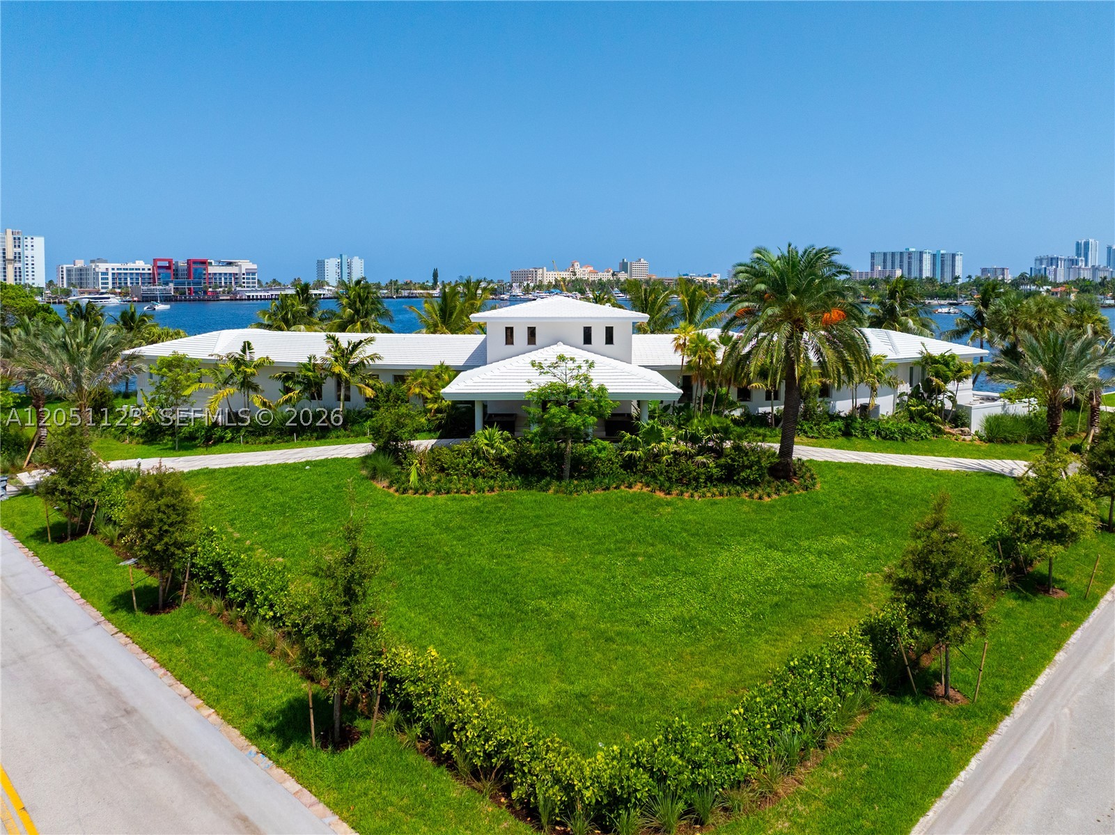 900 N Northlake Dr, Hollywood FL 33019