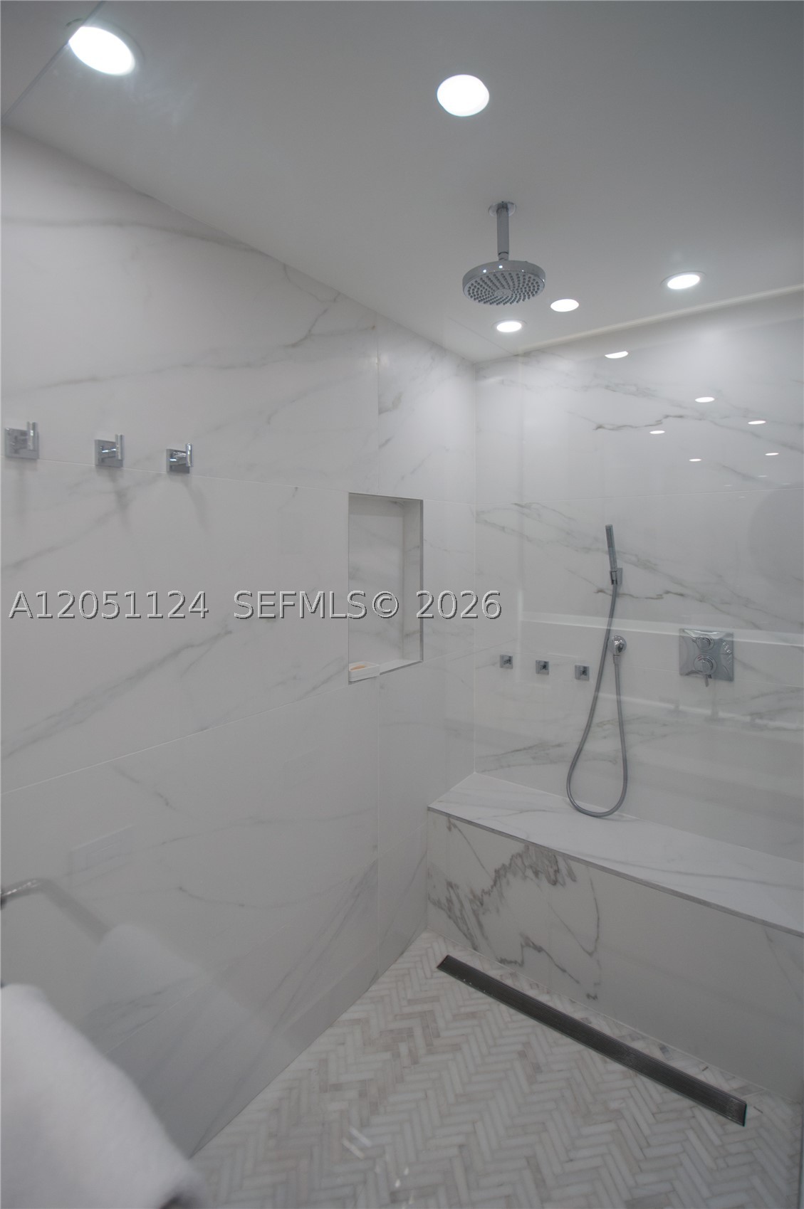 1121 Crandon Blvd #D301, Key Biscayne FL 33149