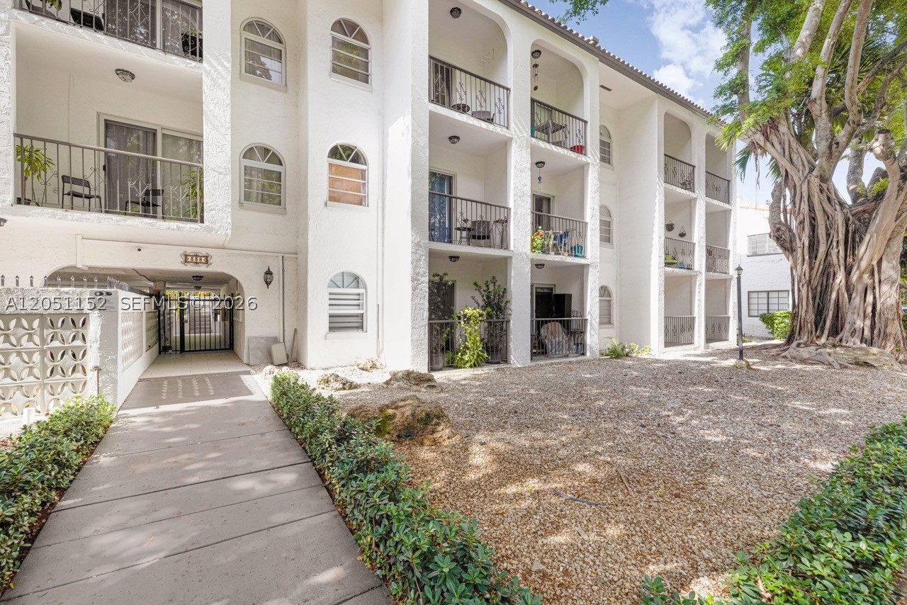 338 Majorca Ave #103, Coral Gables FL 33134