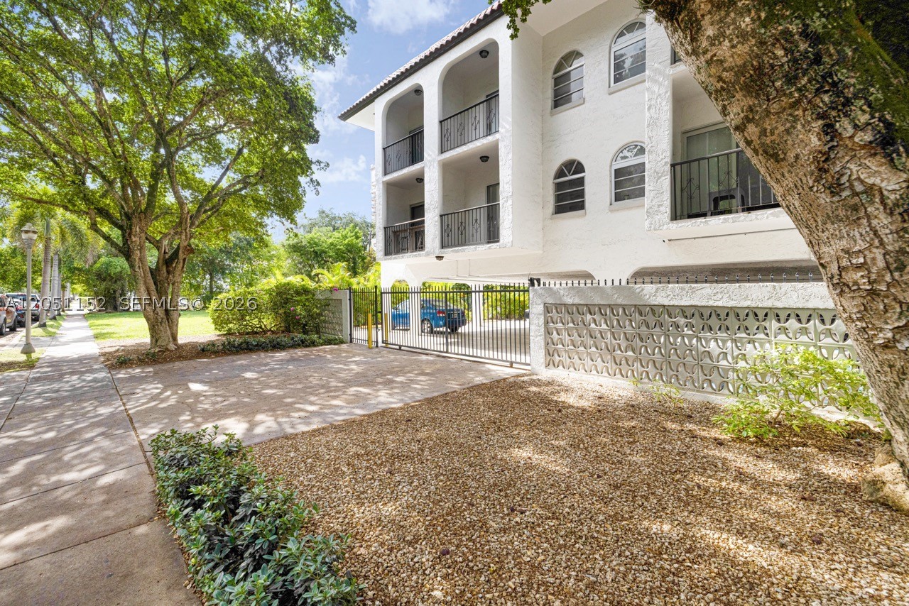 338 Majorca Ave #103, Coral Gables FL 33134