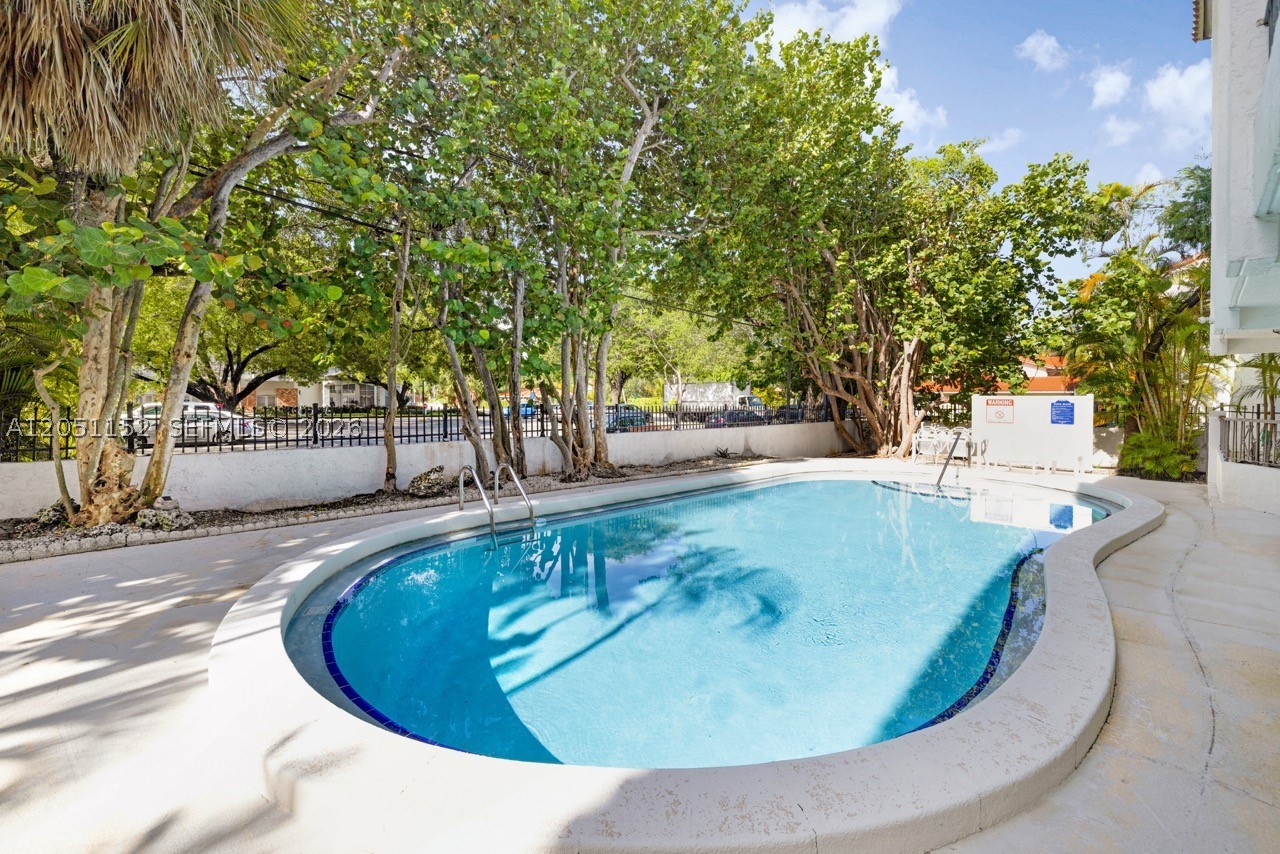 338 Majorca Ave #103, Coral Gables FL 33134