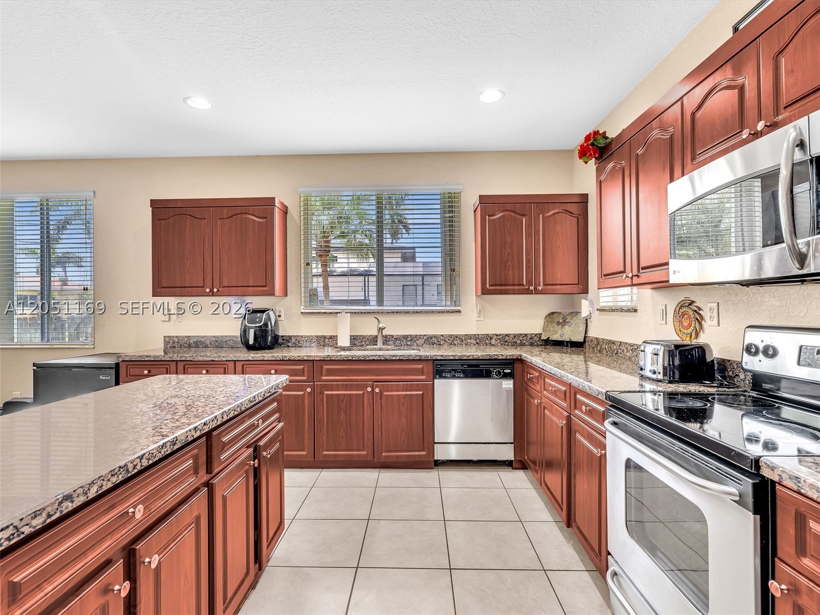 912 NW 204th St, Miami Gardens FL 33169