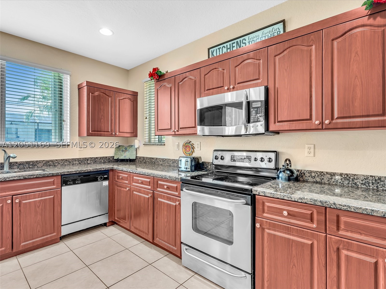 912 NW 204th St, Miami Gardens FL 33169