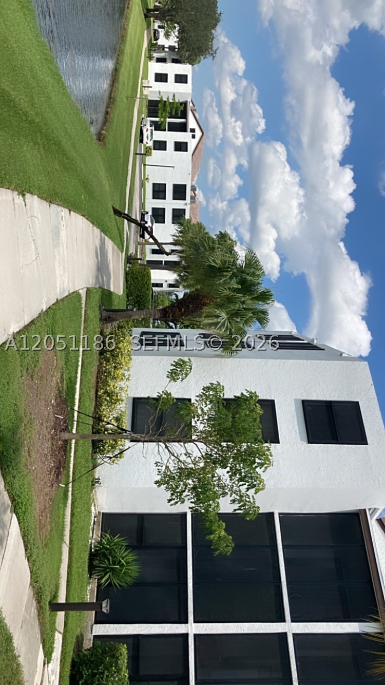 212 Lake Pointe Dr #307, Oakland Park FL 33309