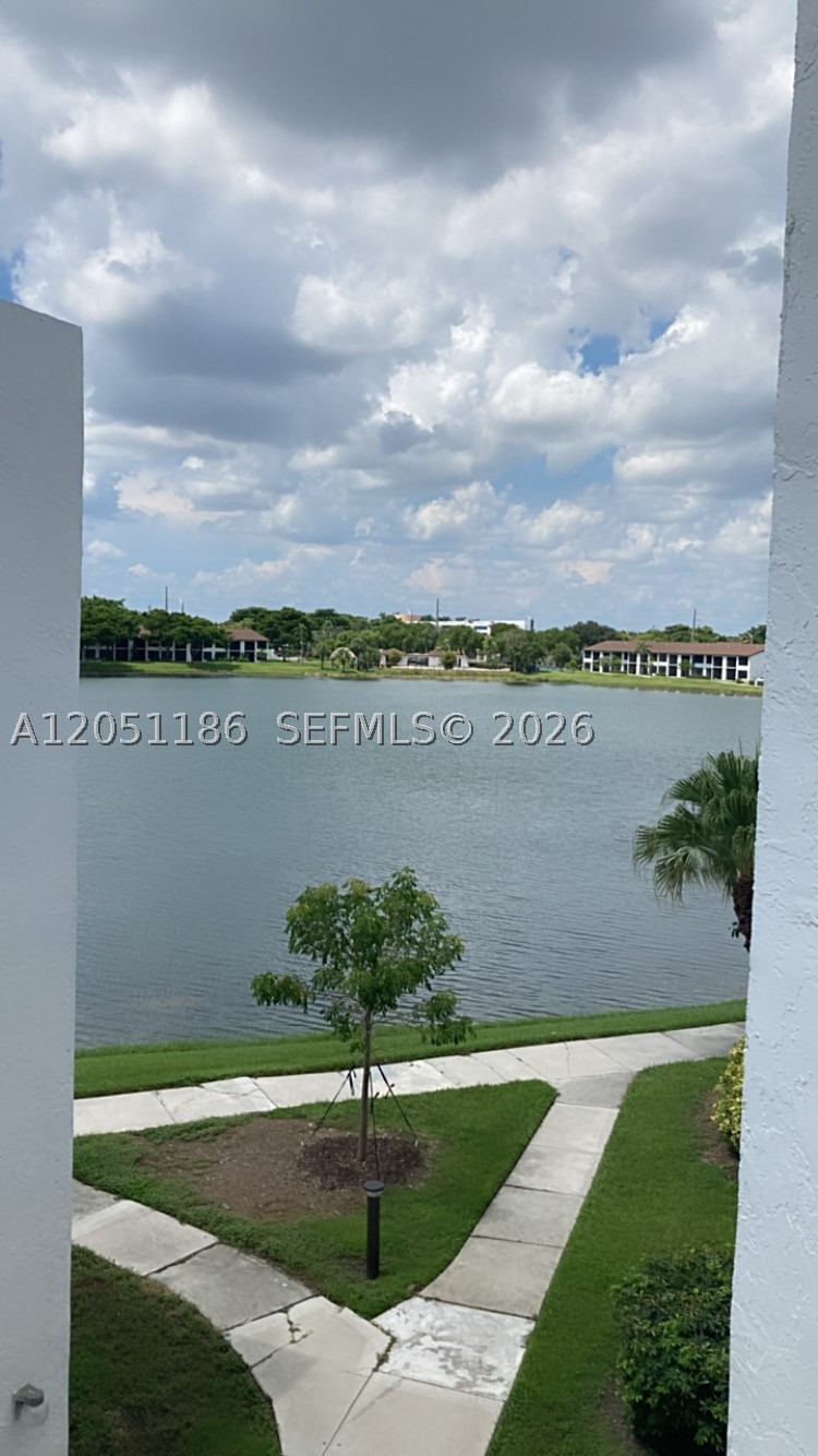 212 Lake Pointe Dr #307, Oakland Park FL 33309