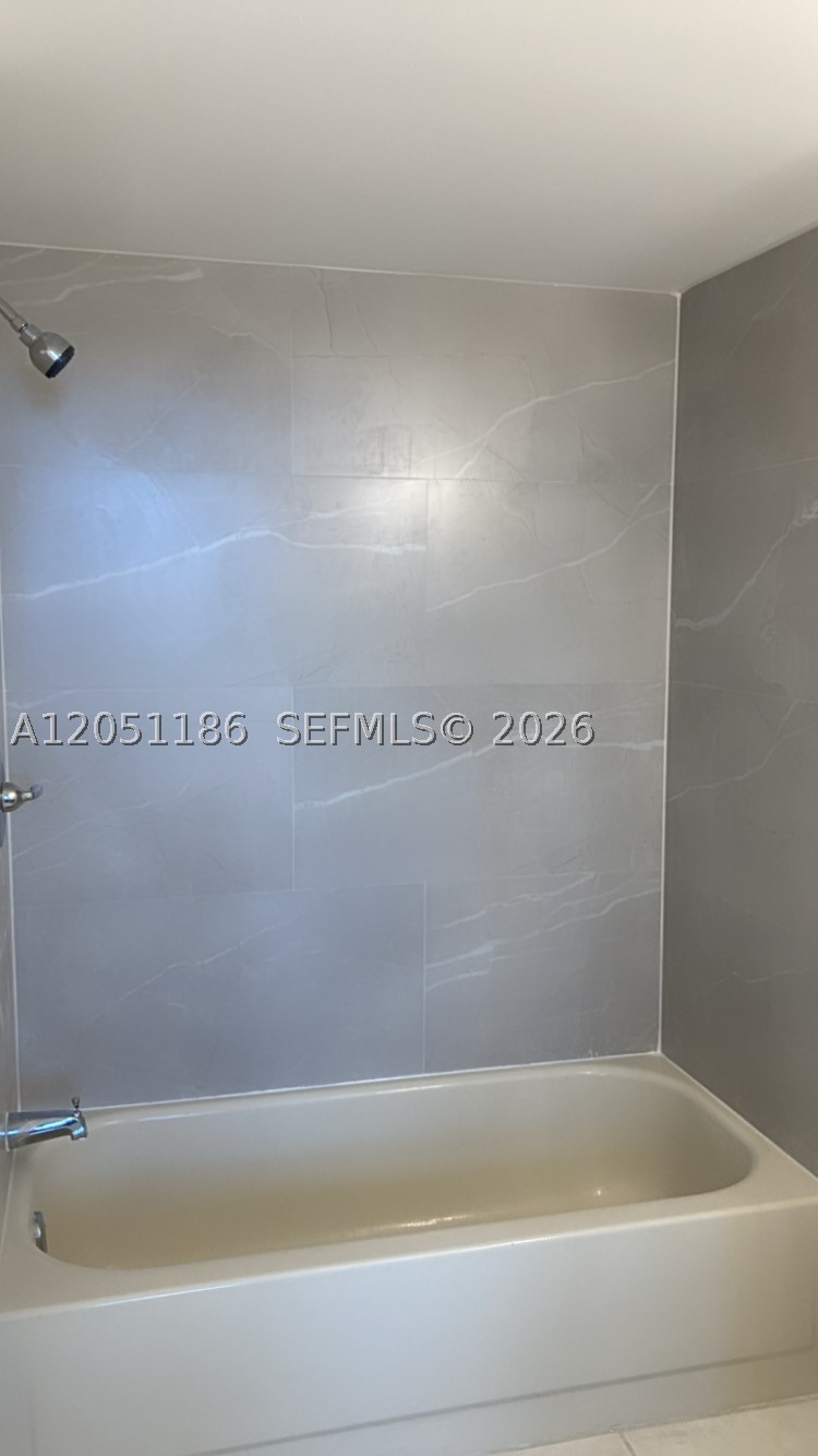 212 Lake Pointe Dr #307, Oakland Park FL 33309