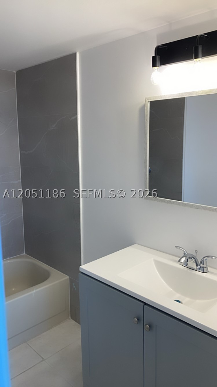 212 Lake Pointe Dr #307, Oakland Park FL 33309