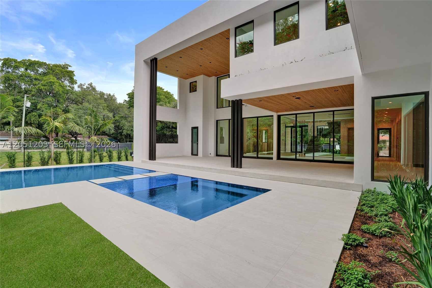 4640 Sunset Dr, Miami FL 33143