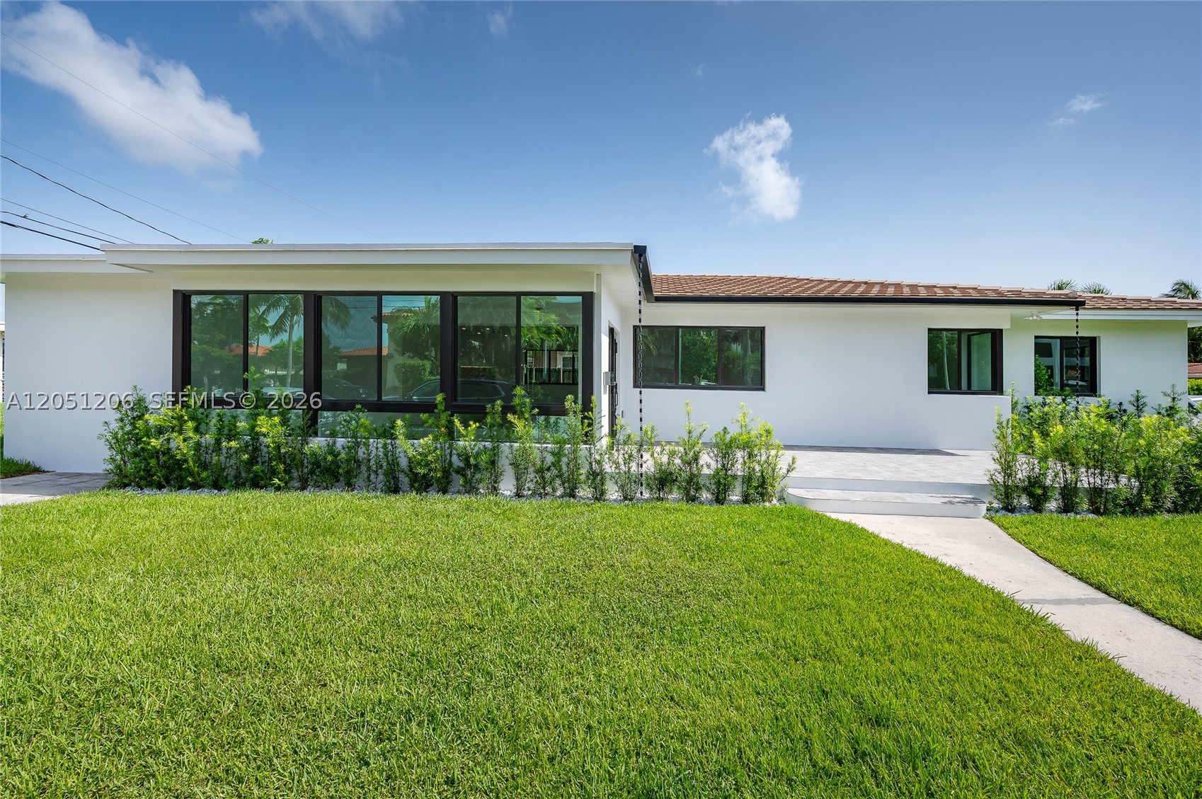 1621 S Treasure Dr, North Bay Village FL 33141