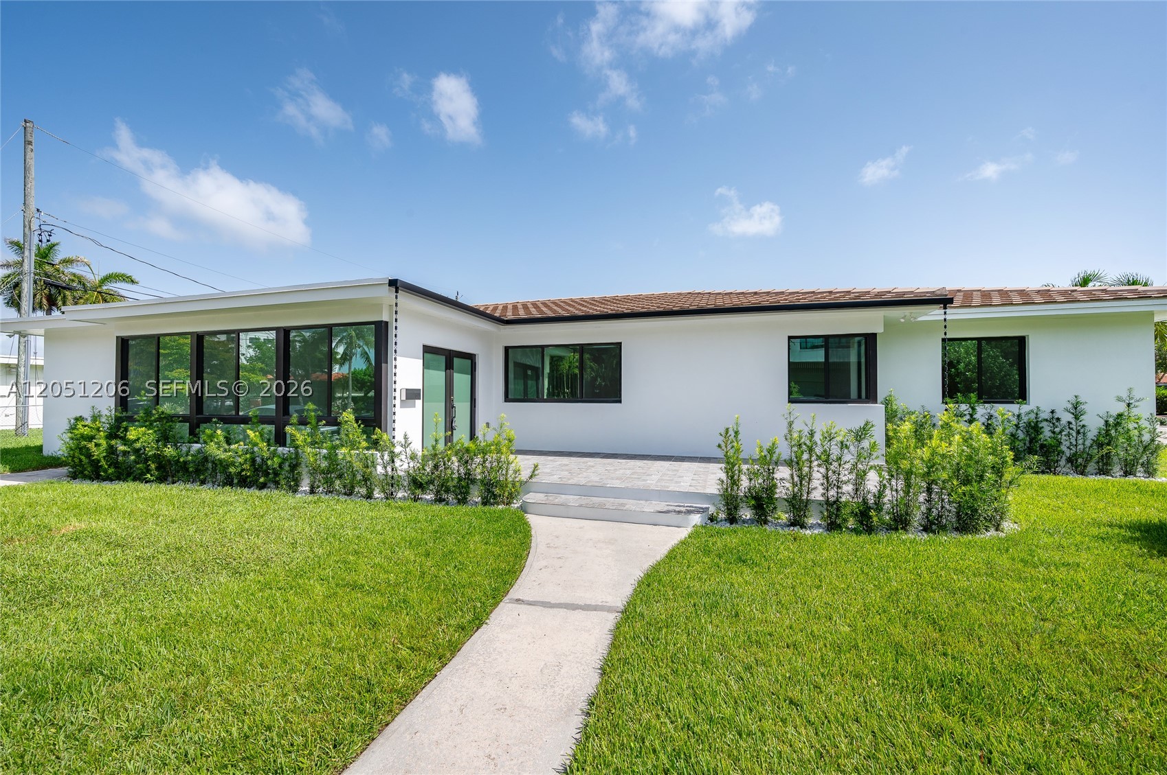 1621 S Treasure Dr, North Bay Village FL 33141