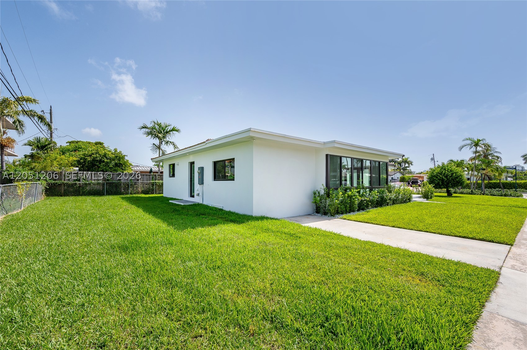 1621 S Treasure Dr, North Bay Village FL 33141