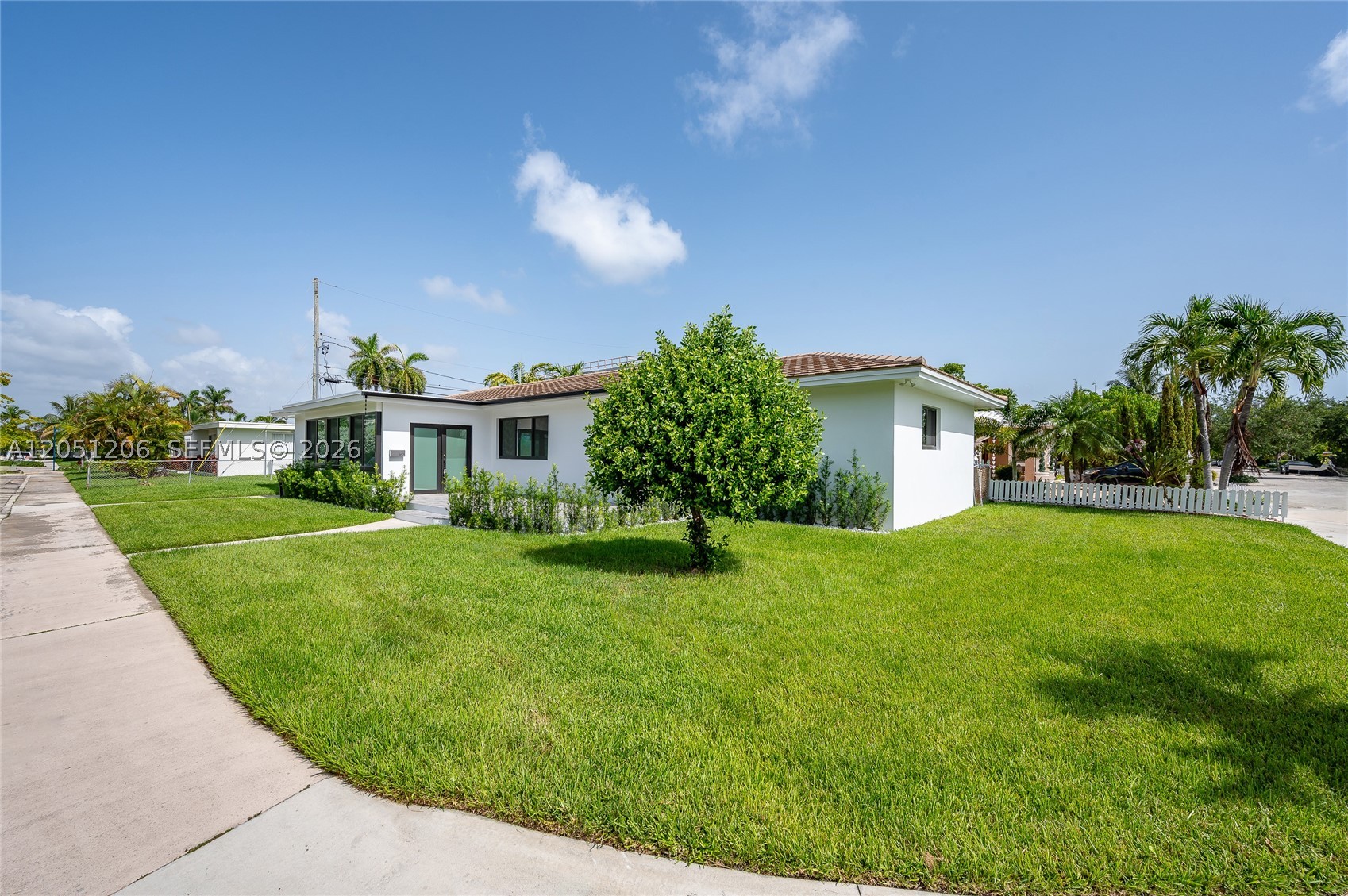 1621 S Treasure Dr, North Bay Village FL 33141