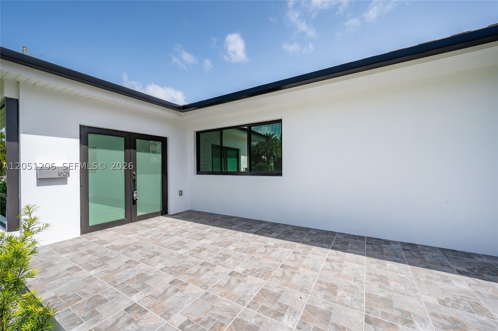 1621 S Treasure Dr, North Bay Village FL 33141