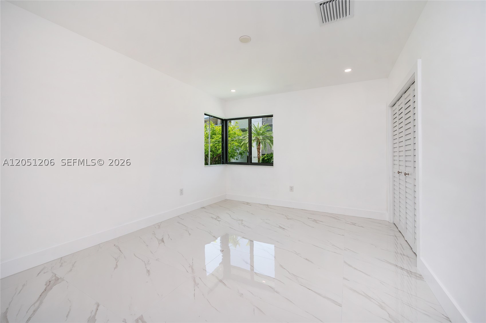 1621 S Treasure Dr, North Bay Village FL 33141