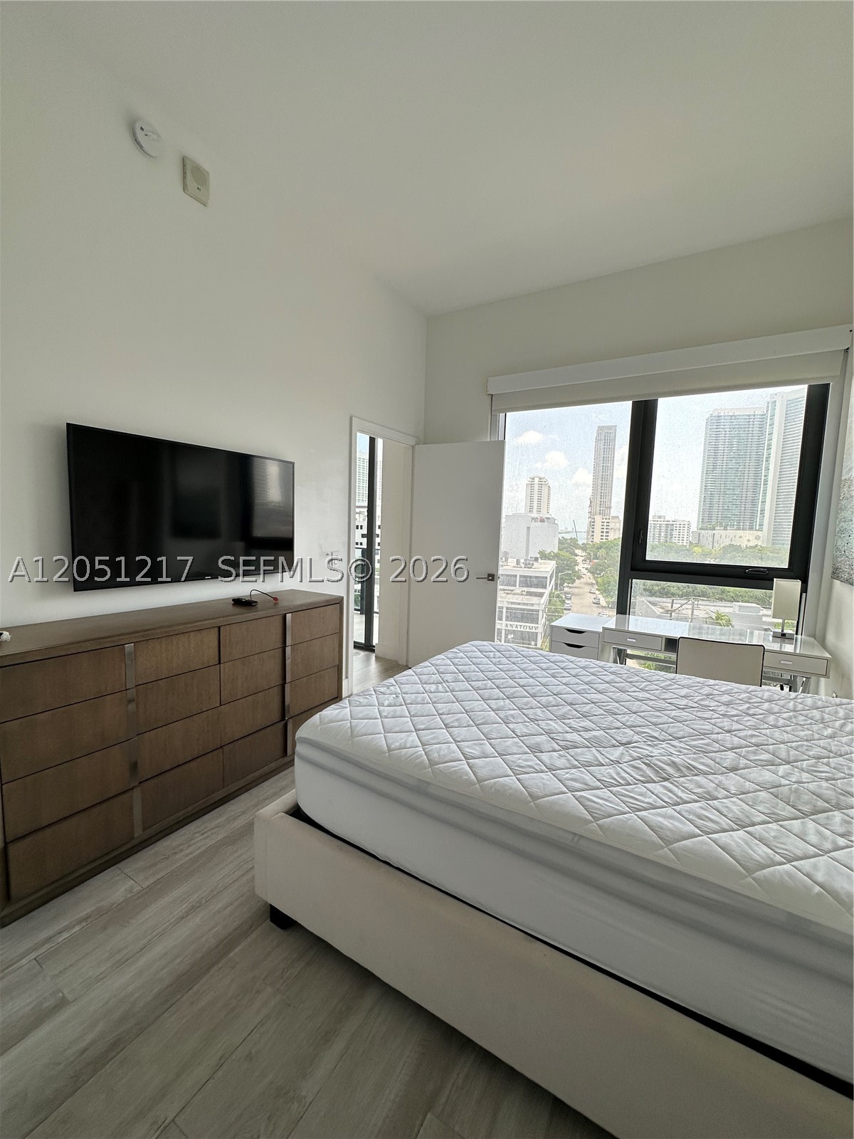 121 NE 34th St #L605, Miami FL 33137
