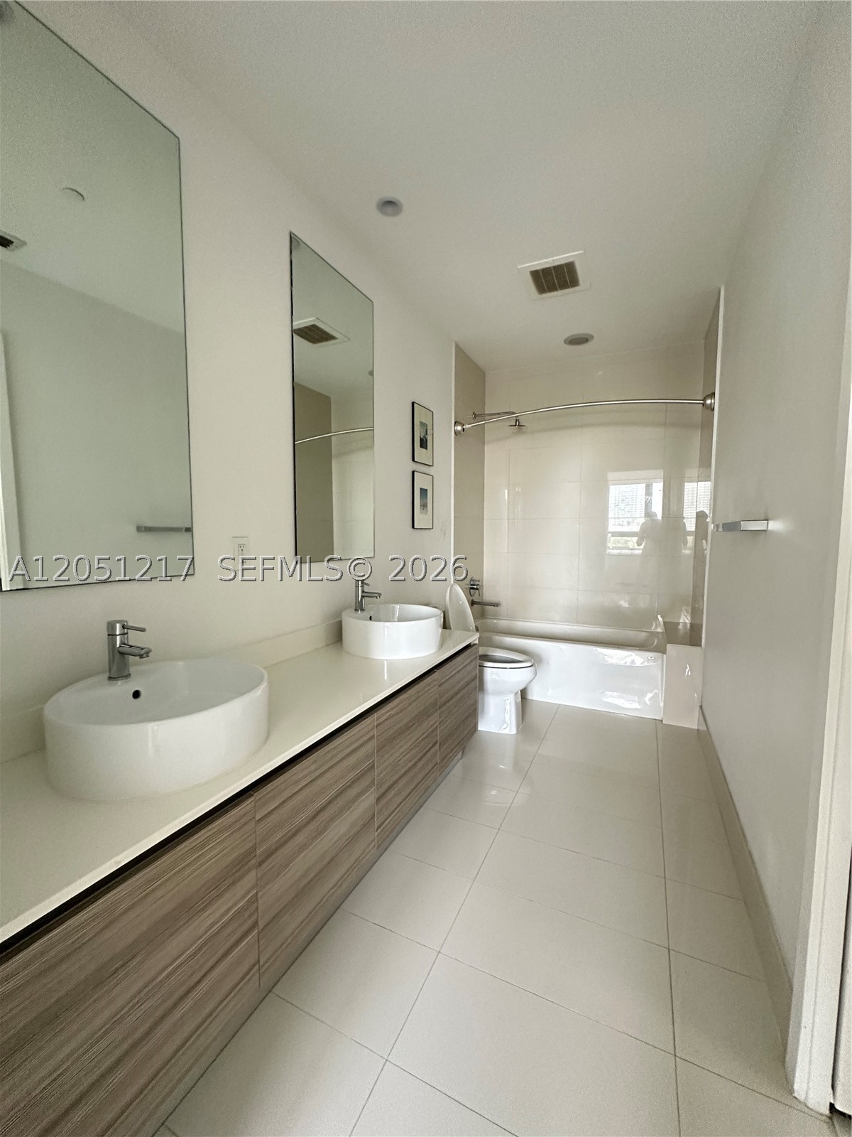 121 NE 34th St #L605, Miami FL 33137