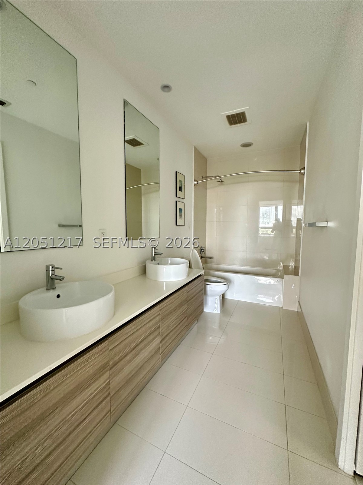 121 NE 34th St #L605, Miami FL 33137