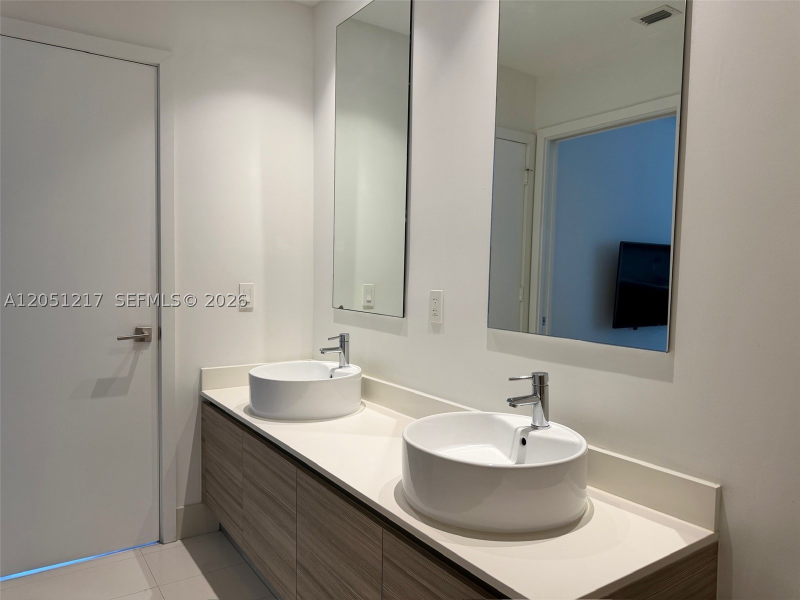 121 NE 34th St #L605, Miami FL 33137