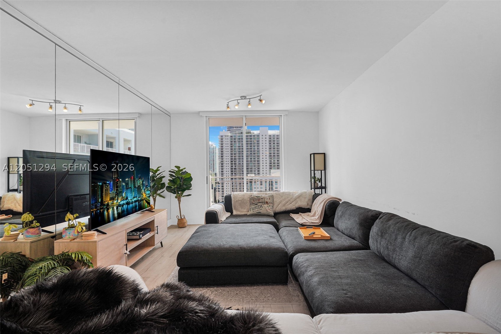 185 SE 14th Ter #2810, Miami FL 33131