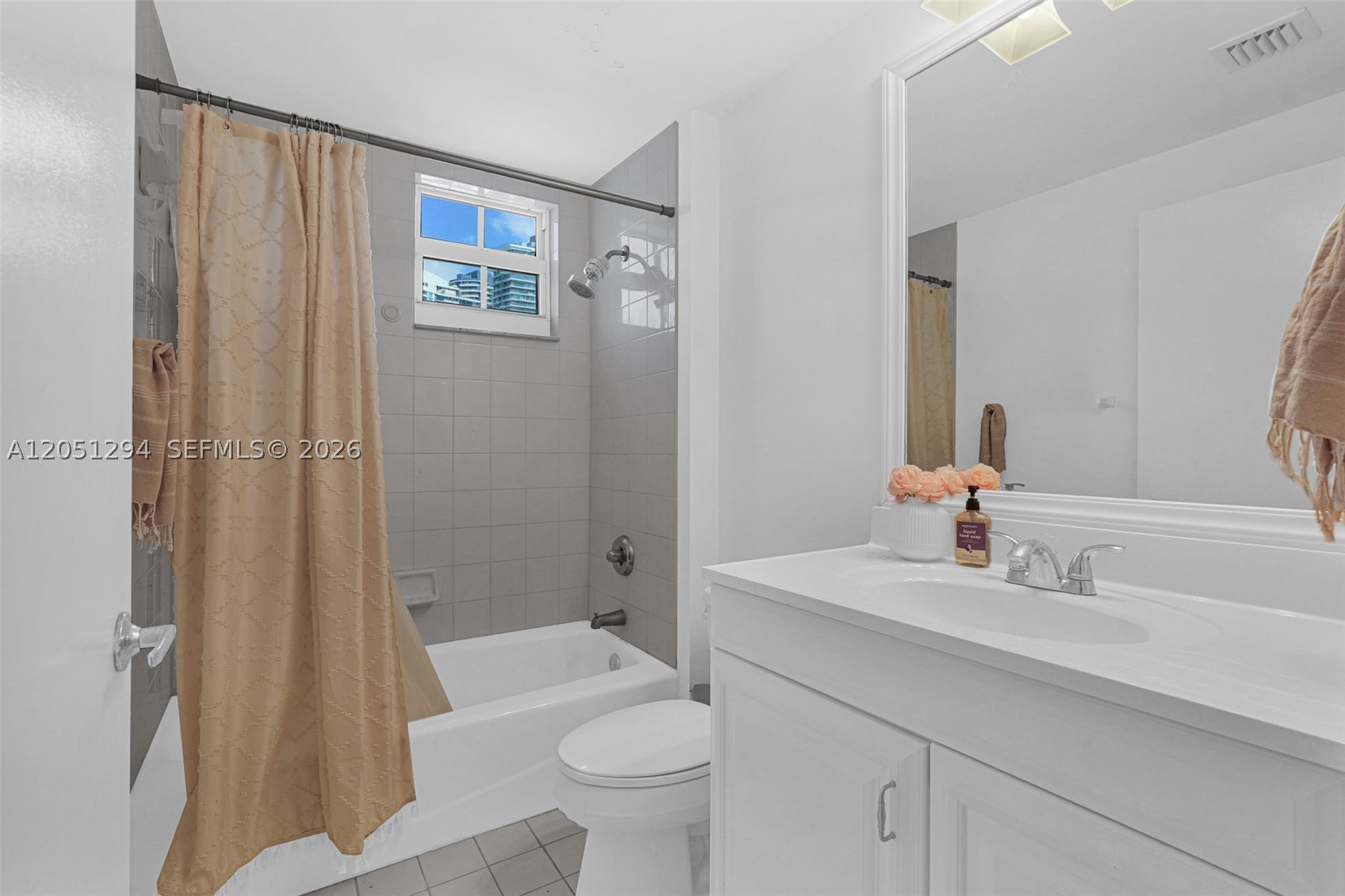 185 SE 14th Ter #2810, Miami FL 33131