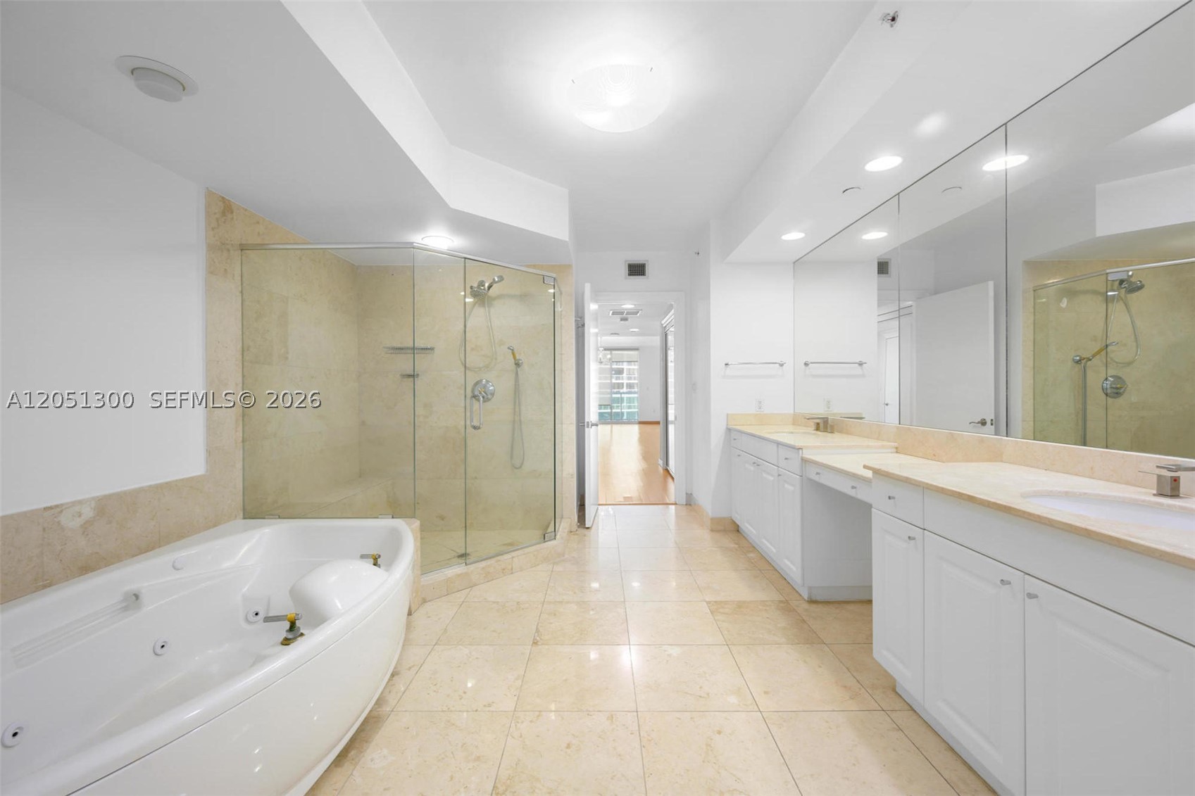 20201 E Country Club Dr #1502, Aventura FL 33180