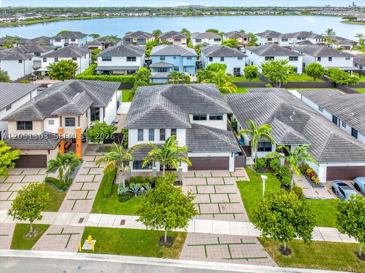 8900 NW 161st Ter, Miami Lakes FL 33018