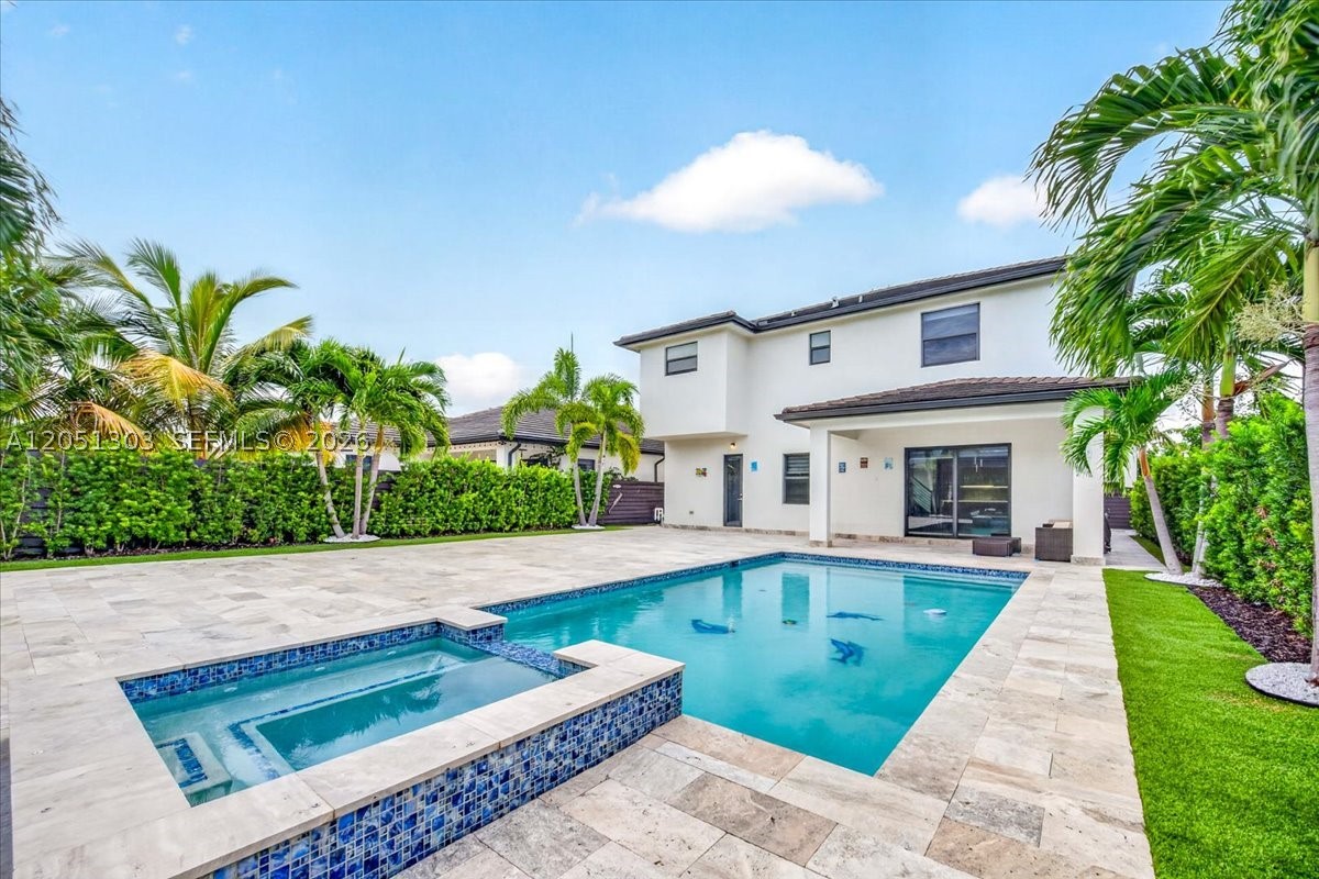 8900 NW 161st Ter, Miami Lakes FL 33018