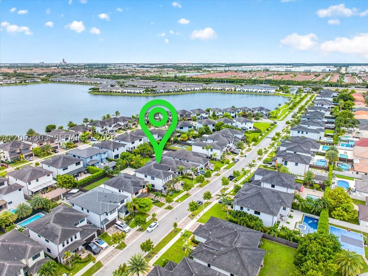 8900 NW 161st Ter, Miami Lakes FL 33018