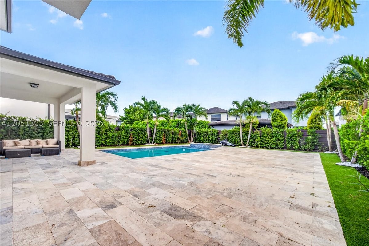 8900 NW 161st Ter, Miami Lakes FL 33018
