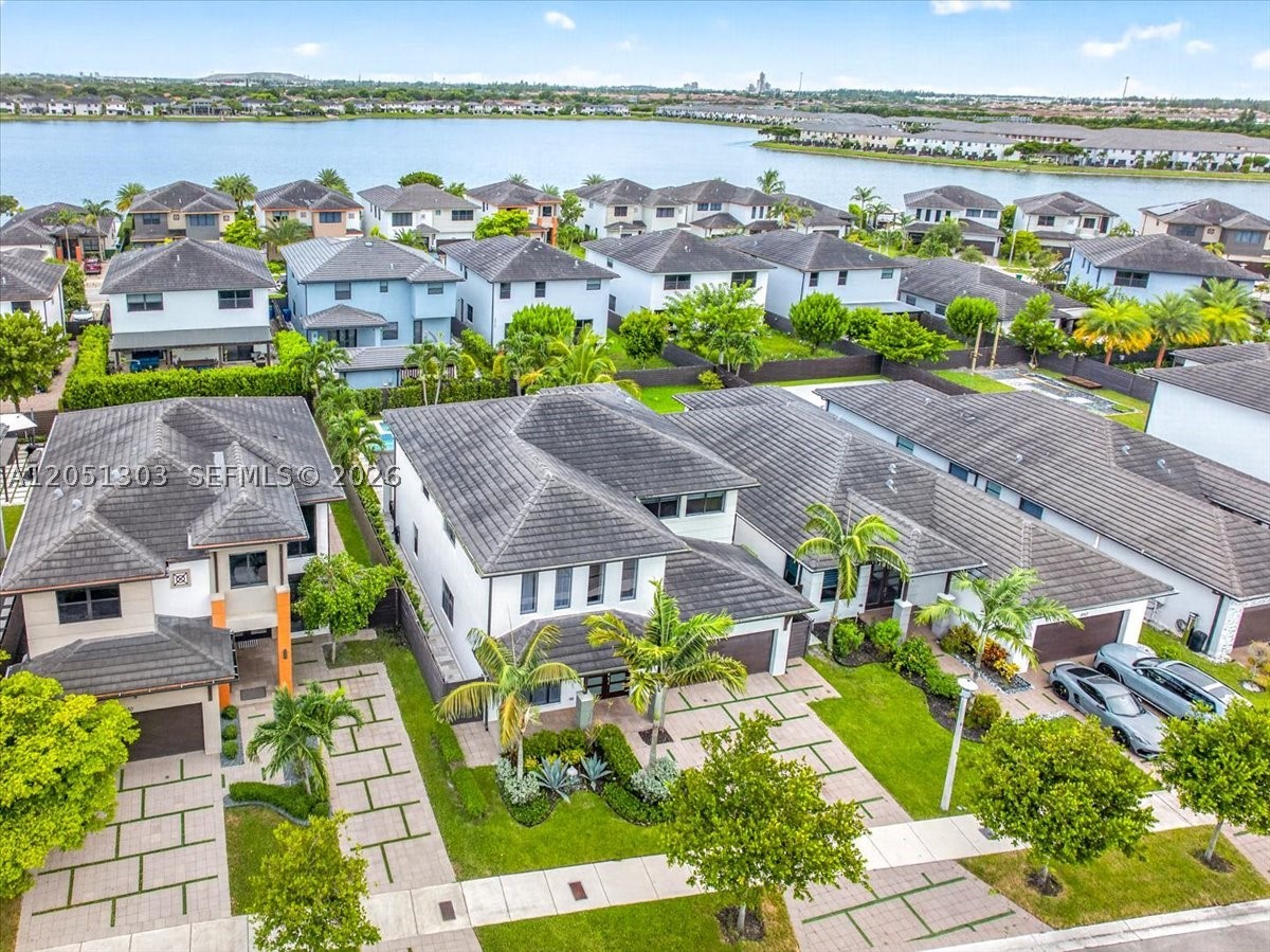 8900 NW 161st Ter, Miami Lakes FL 33018