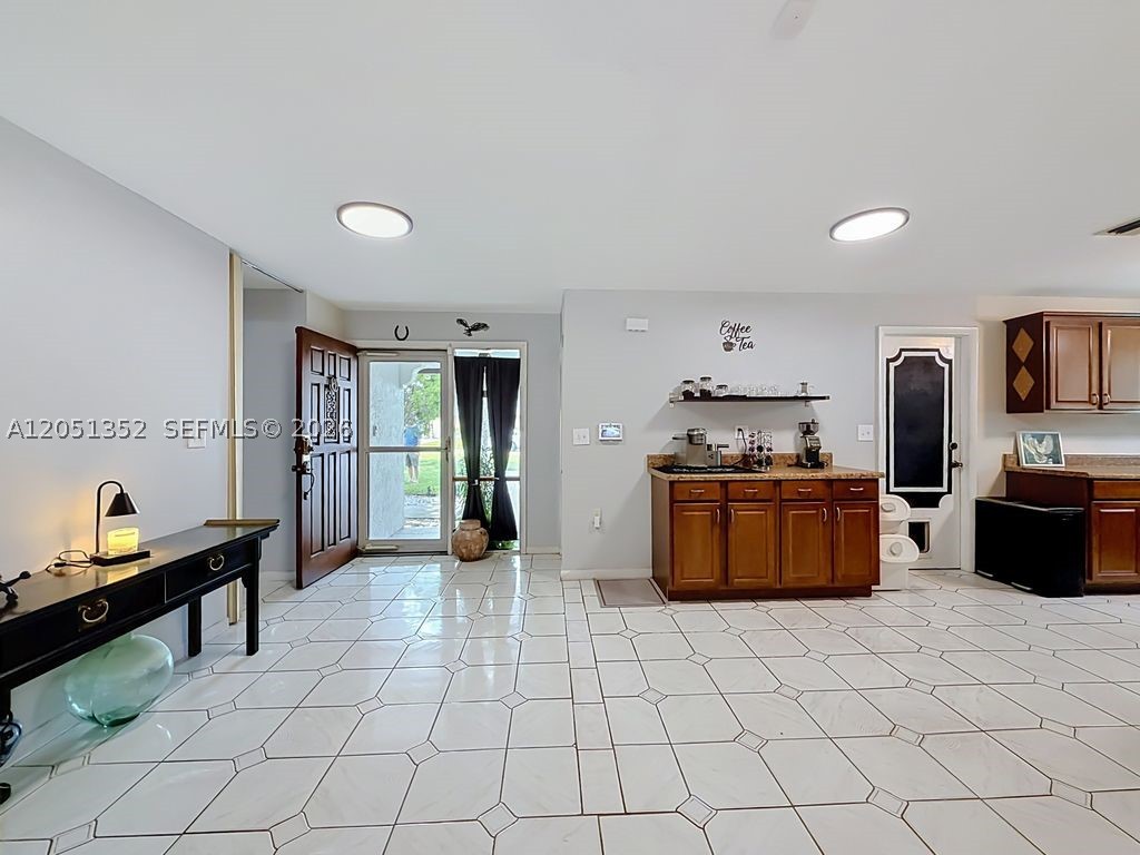 4201 NW 73rd Ave, Lauderhill FL 33319