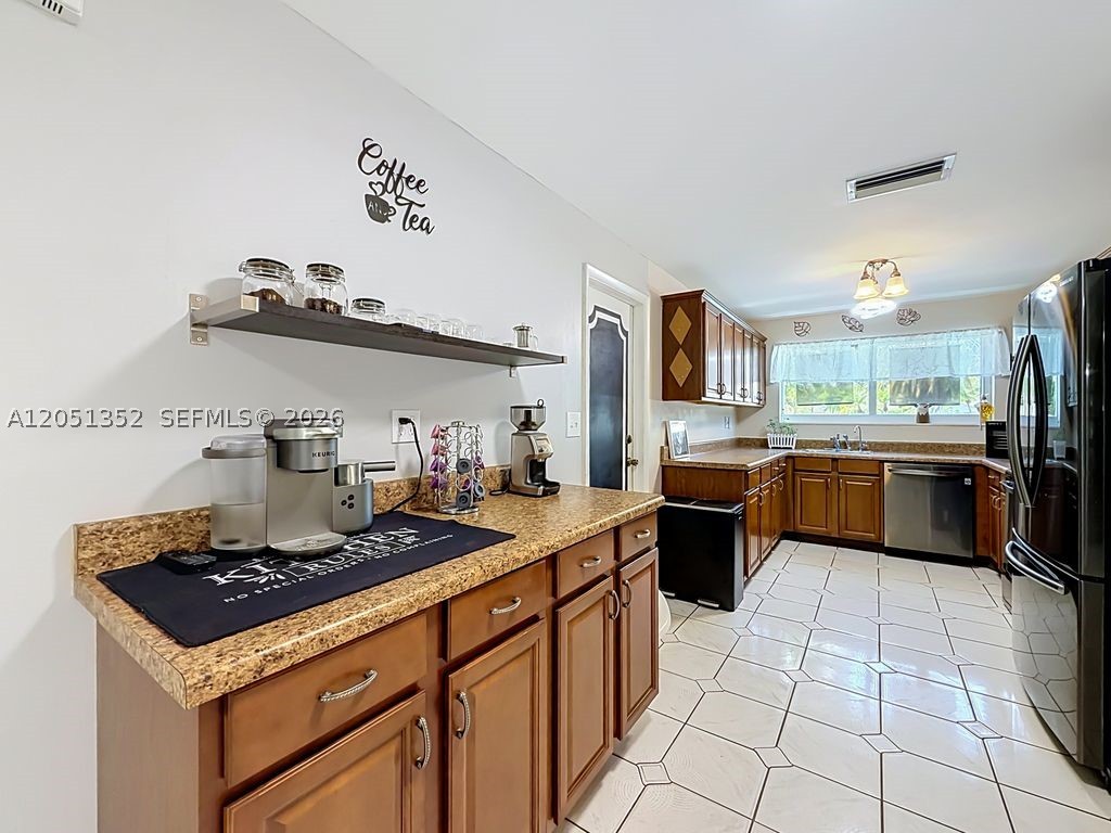 4201 NW 73rd Ave, Lauderhill FL 33319