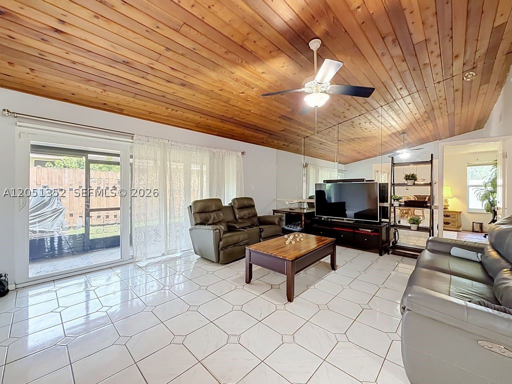 4201 NW 73rd Ave, Lauderhill FL 33319