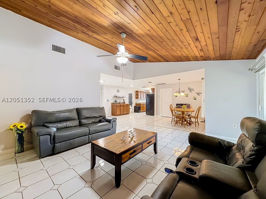 4201 NW 73rd Ave, Lauderhill FL 33319