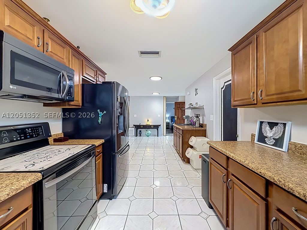 4201 NW 73rd Ave, Lauderhill FL 33319