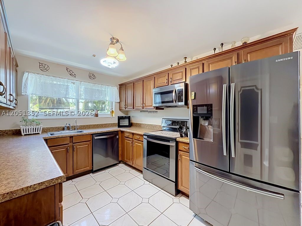 4201 NW 73rd Ave, Lauderhill FL 33319