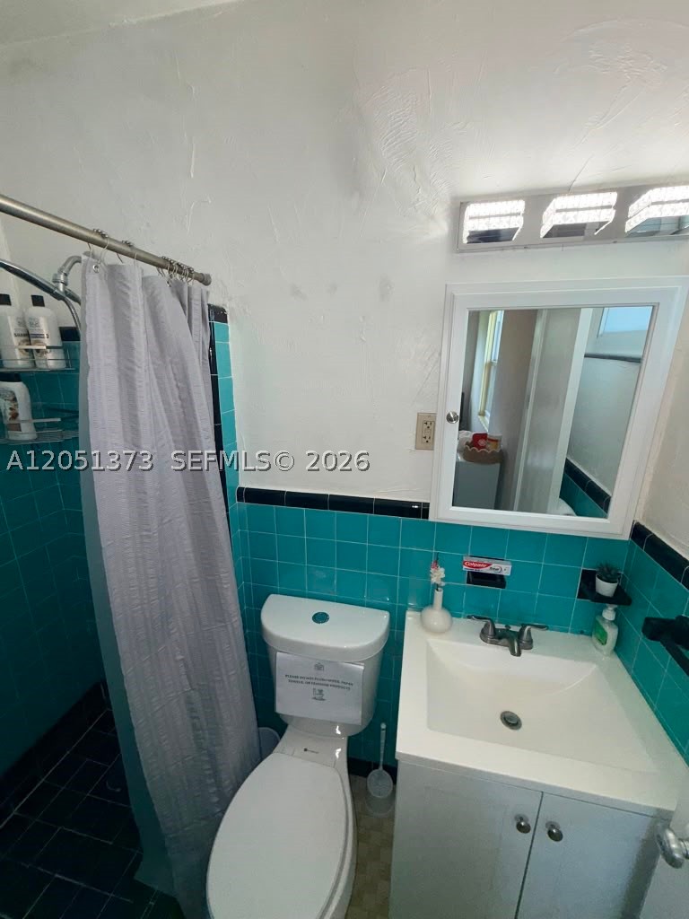 201 Flagler Dr #201, Miami Springs FL 33166