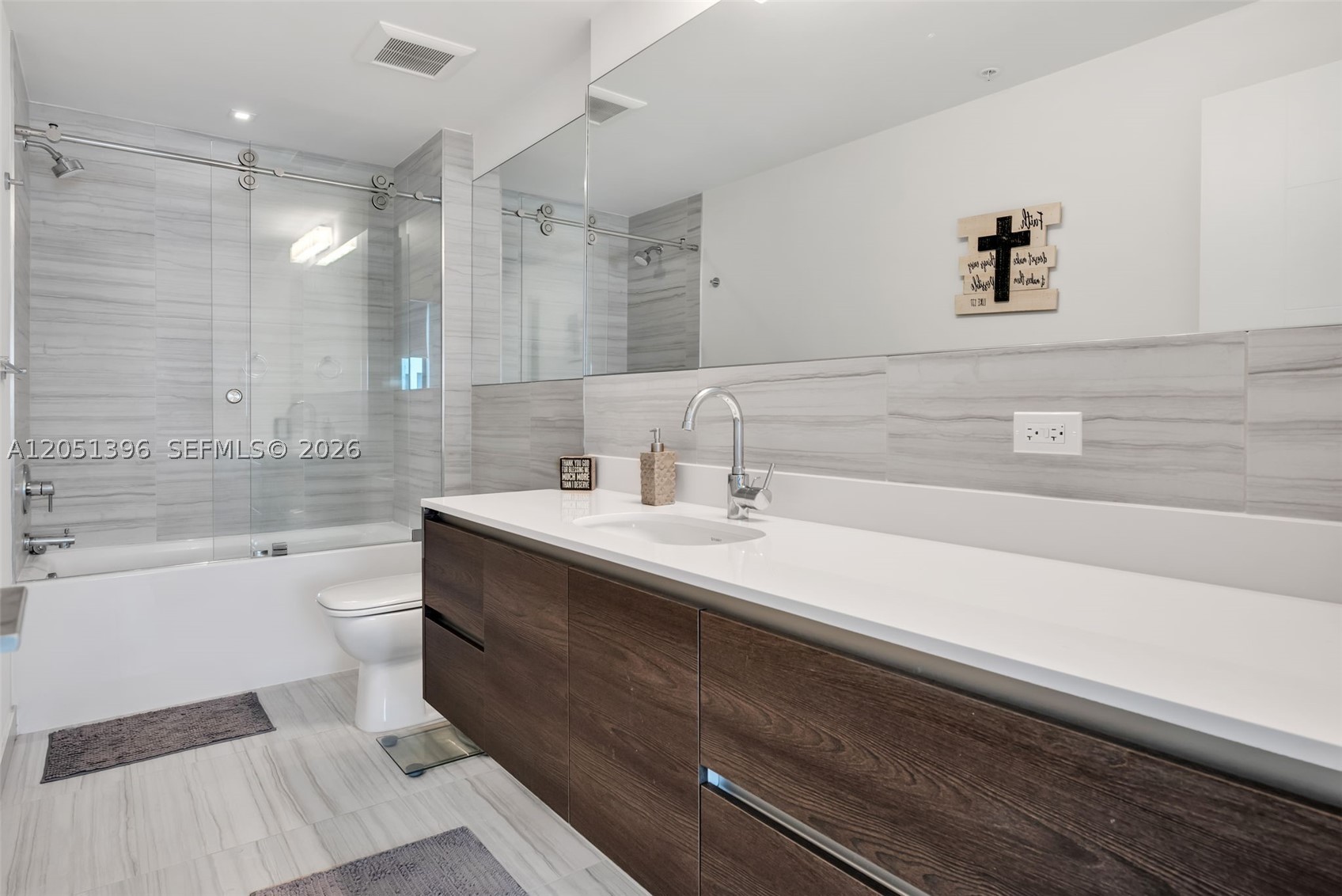 301 Altara Ave #824, Coral Gables FL 33146