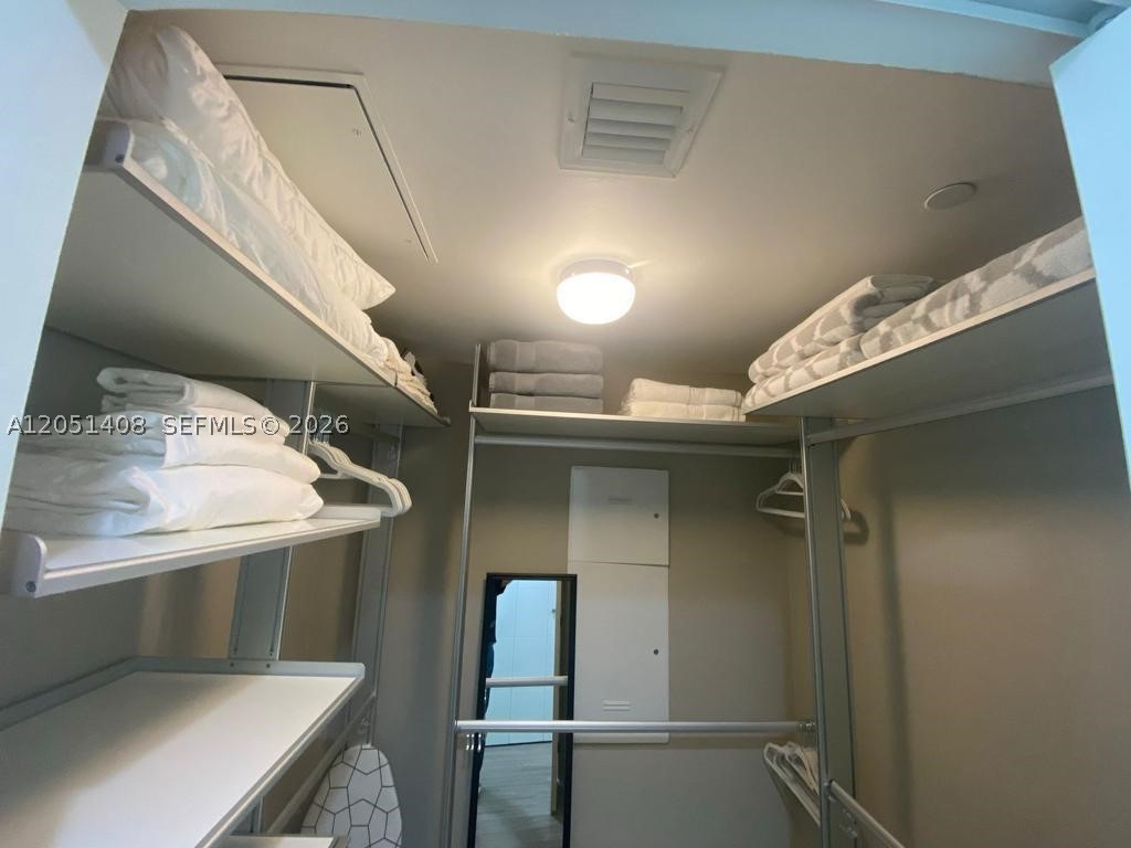 951 Brickell Ave #1706, Miami FL 33131