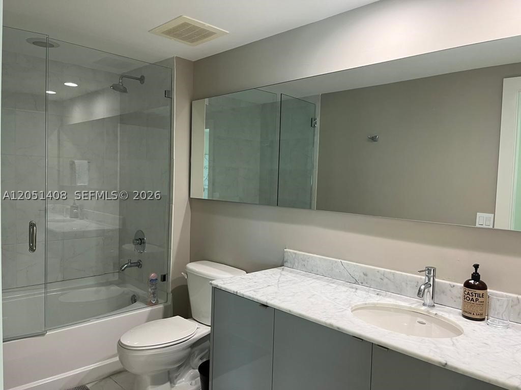 951 Brickell Ave #1706, Miami FL 33131
