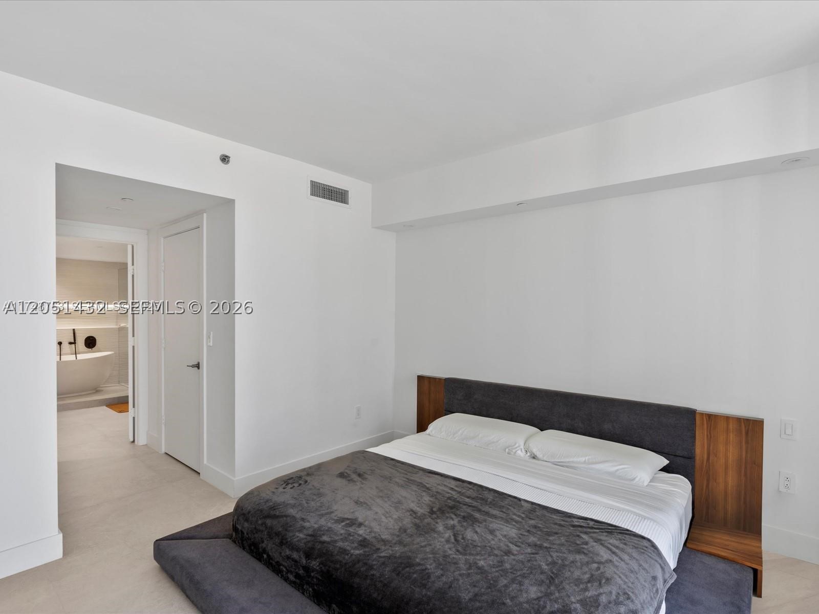 495 Brickell Ave #2305, Miami FL 33131